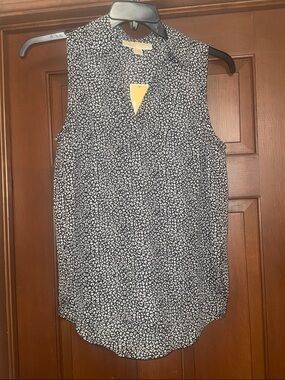 NWT MICHAEL MK Sleeveless Black & White Printed V-Neck Top